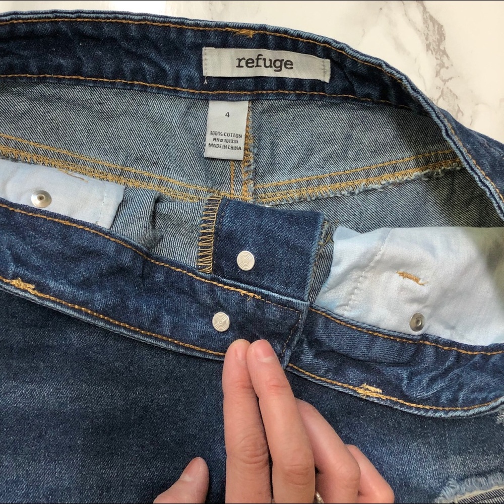 NWT❣️Distressed Denim Shorts - Picture 8 of 8